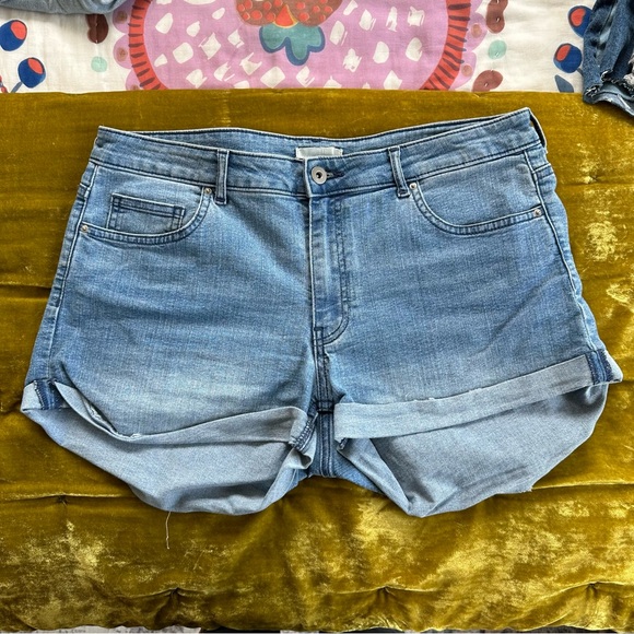 Two Pairs of Light Wash Jean Shorts - Picture 7 of 8